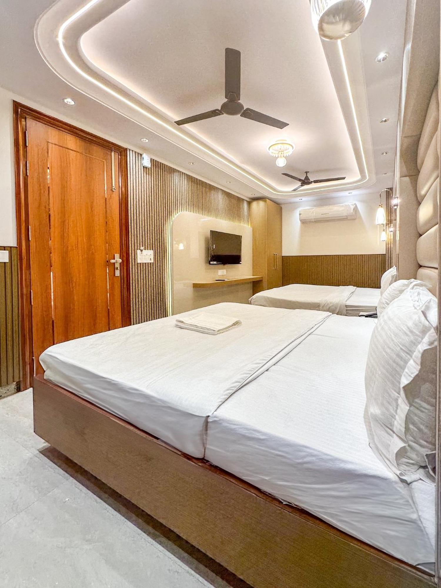 Delhi Delight Premium Bed & Breakfast Yeni Delhi Dış mekan fotoğraf
