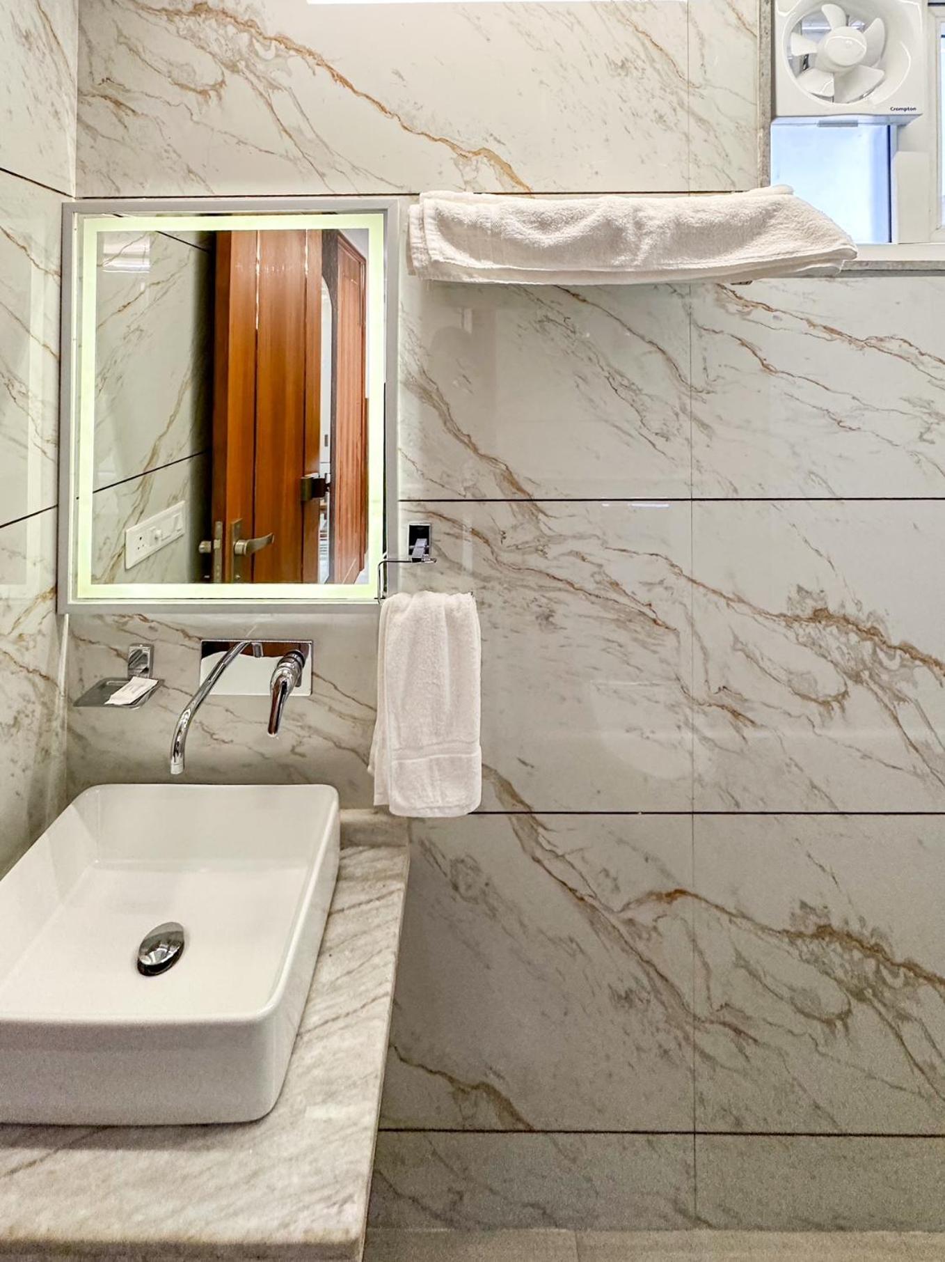 Delhi Delight Premium Bed & Breakfast Yeni Delhi Dış mekan fotoğraf