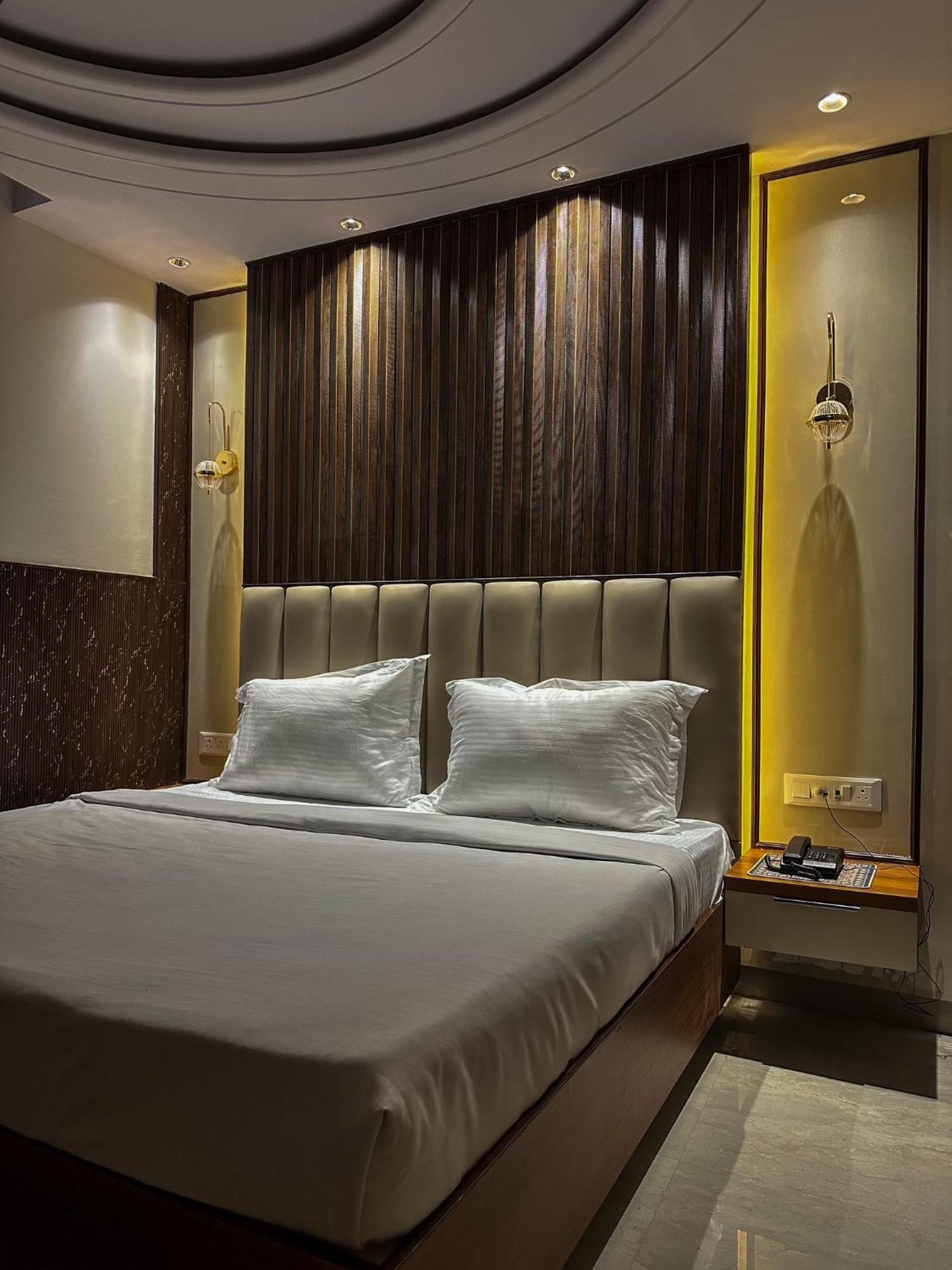Delhi Delight Premium Bed & Breakfast Yeni Delhi Dış mekan fotoğraf