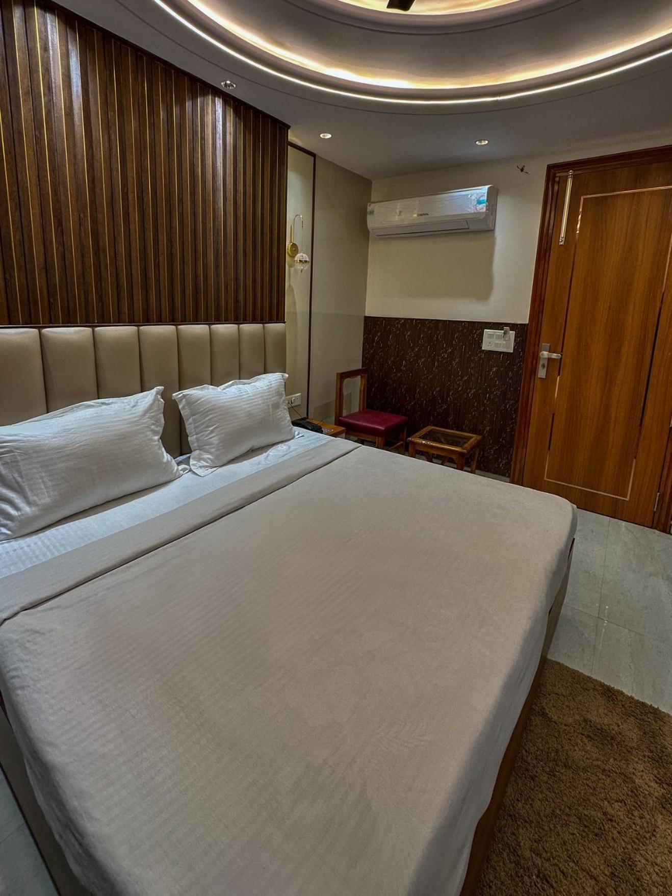Delhi Delight Premium Bed & Breakfast Yeni Delhi Dış mekan fotoğraf
