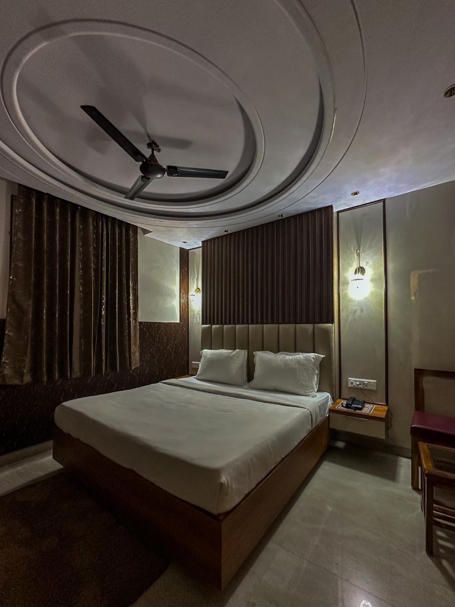 Delhi Delight Premium Bed & Breakfast Yeni Delhi Dış mekan fotoğraf