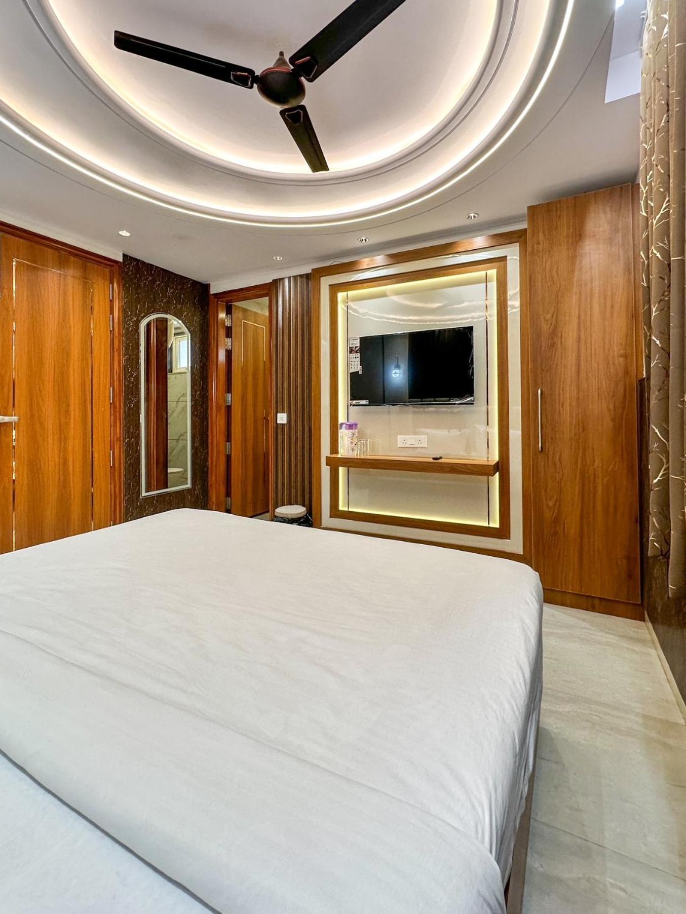 Delhi Delight Premium Bed & Breakfast Yeni Delhi Dış mekan fotoğraf